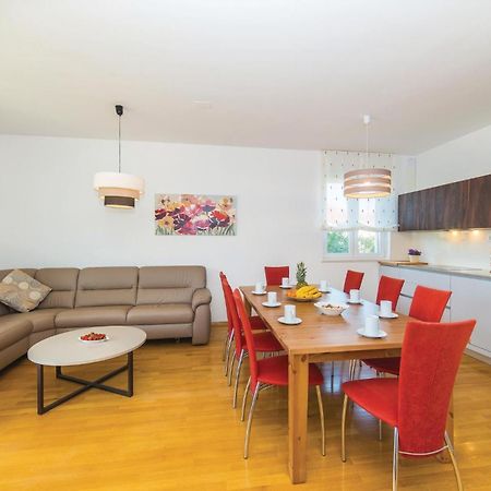 1 Bedroom Stunning Apartment In Kastel Gomilica Kaštela Екстериор снимка