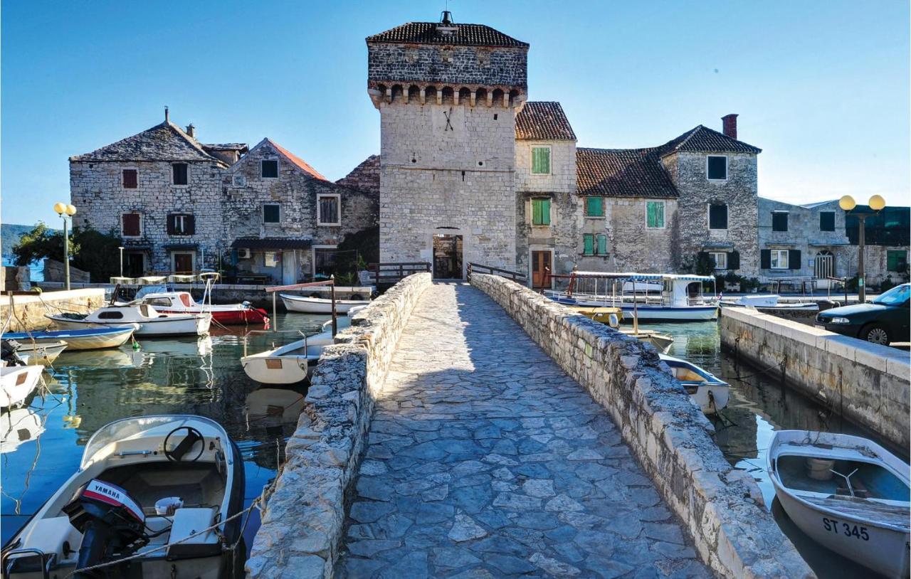 1 Bedroom Stunning Apartment In Kastel Gomilica Kaštela Екстериор снимка