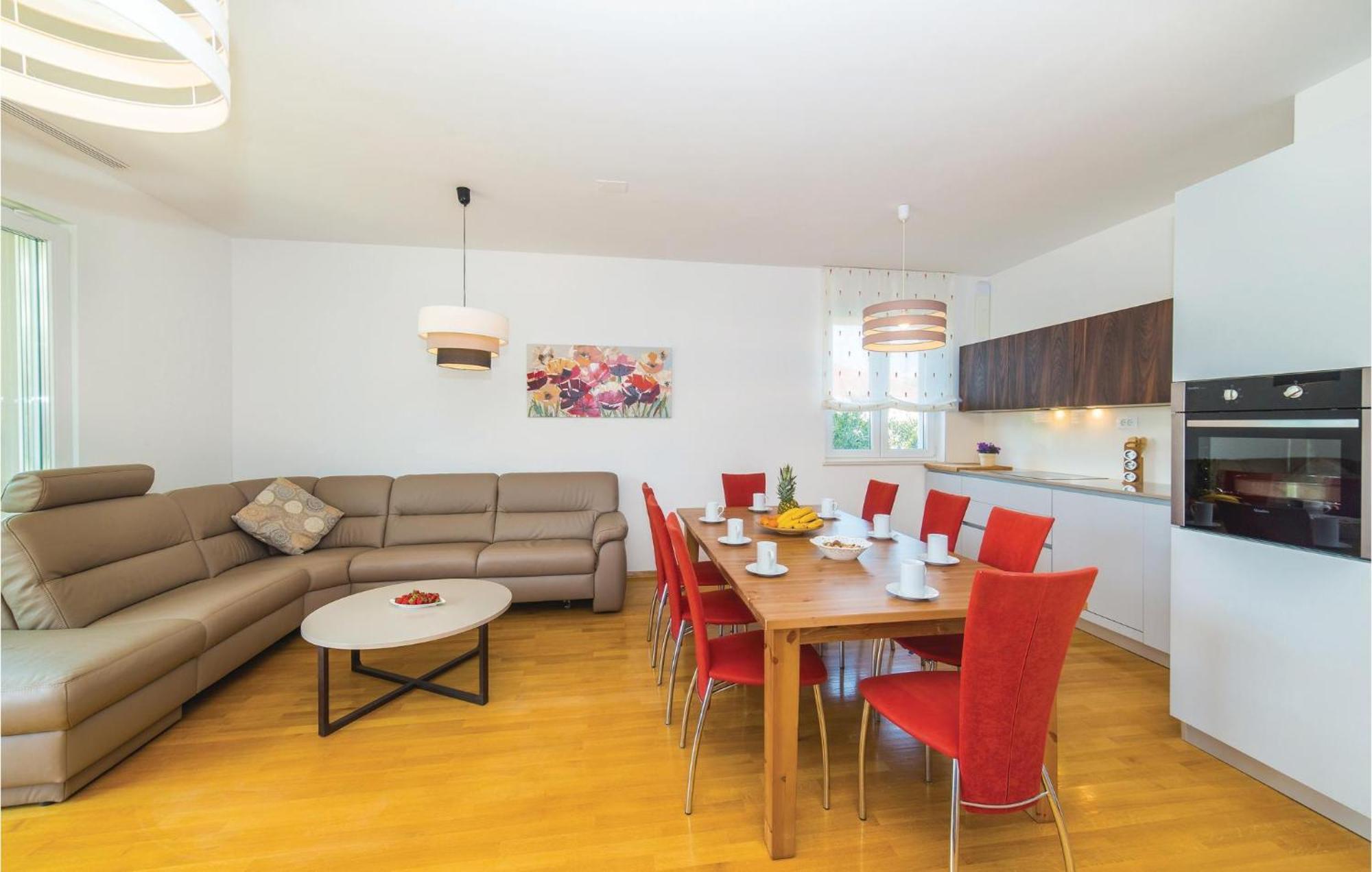1 Bedroom Stunning Apartment In Kastel Gomilica Kaštela Екстериор снимка